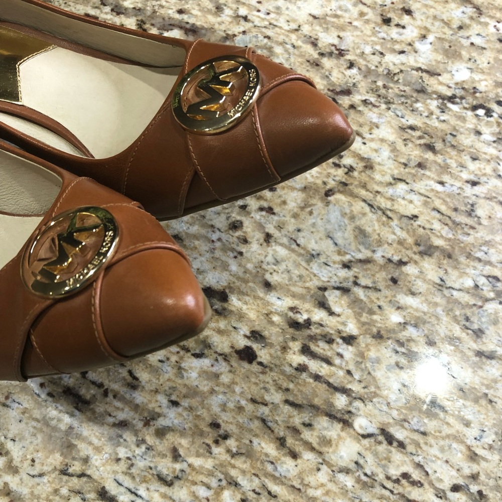 Michael Kors Brown Pointed Toe Leather Pumps Heels with Logo 6.5 - Picture 7 of 10